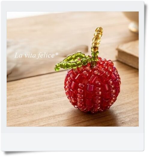 ビーズで作ったりんご(Beaded Apple)