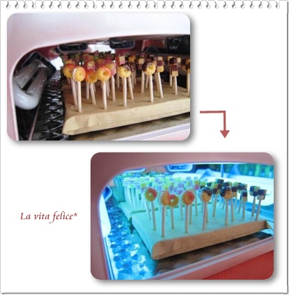 粘土で作った8mmのスイーツをUVレジンで硬化中