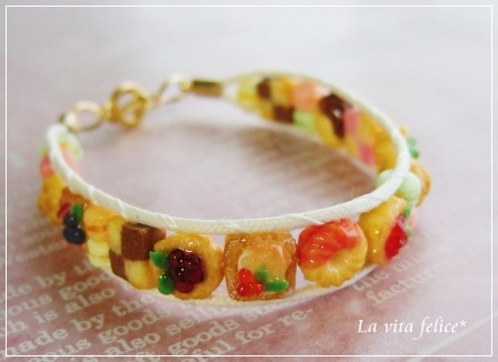 ミニチュアケーキのラダーワークブレスレット 粘土で作るフェイクスイーツアクセサリー