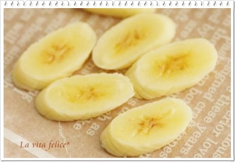 スライスしたリアルなフェイクバナナのパーツ